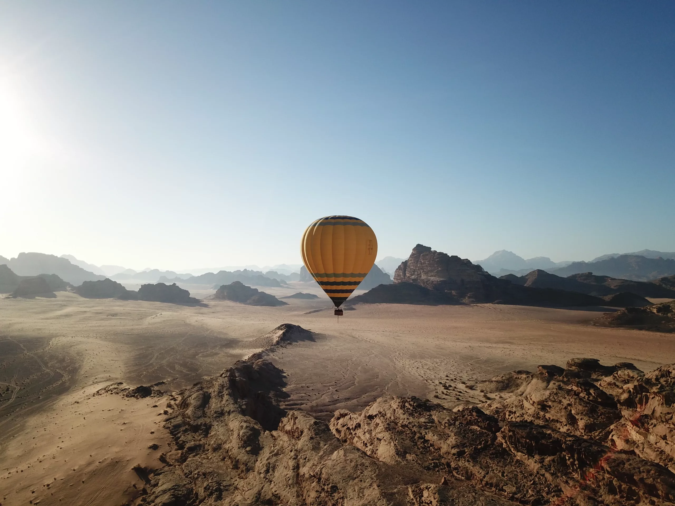 Let balónem v poušti