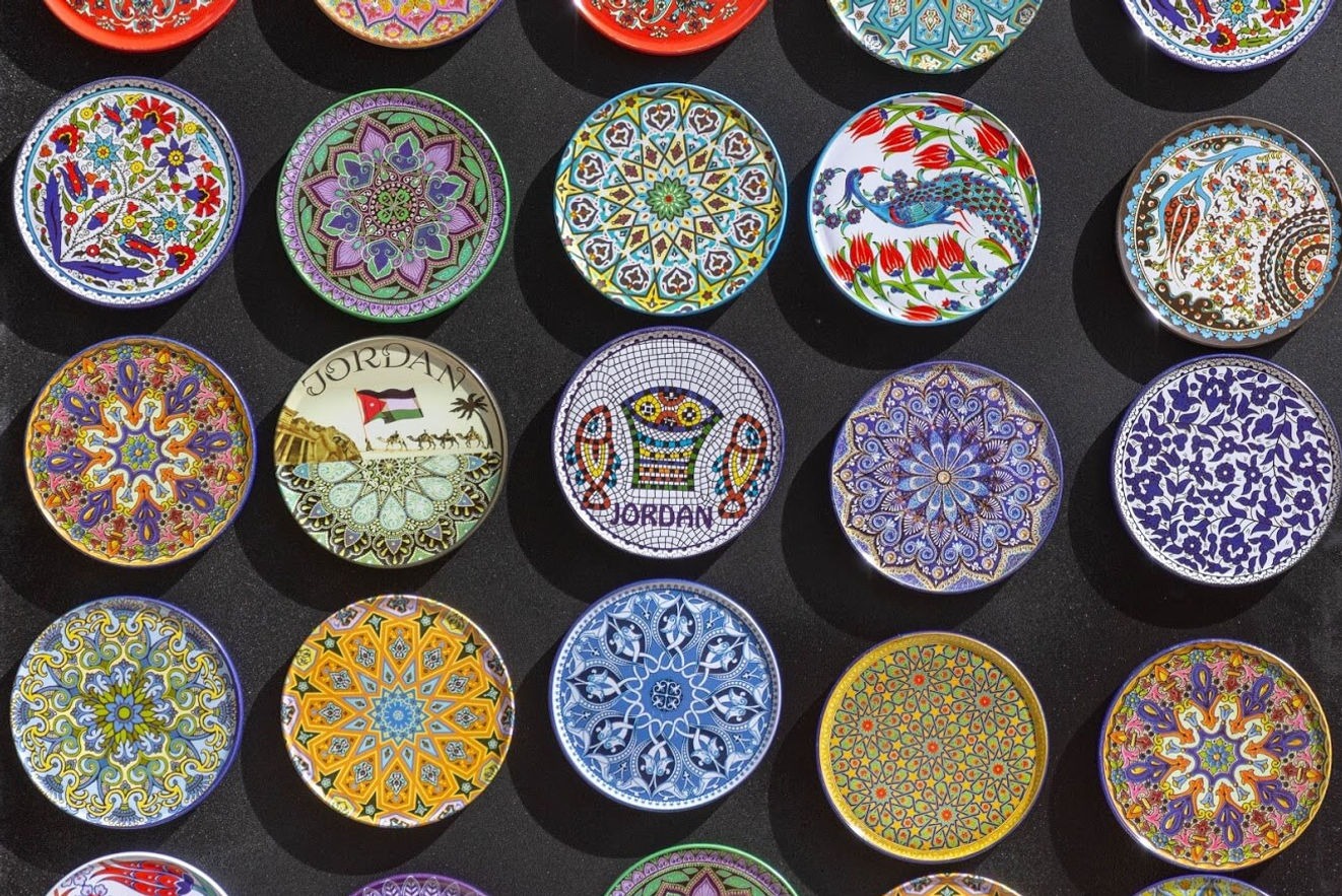 Suvenýr z Jordánska - barevná keramika