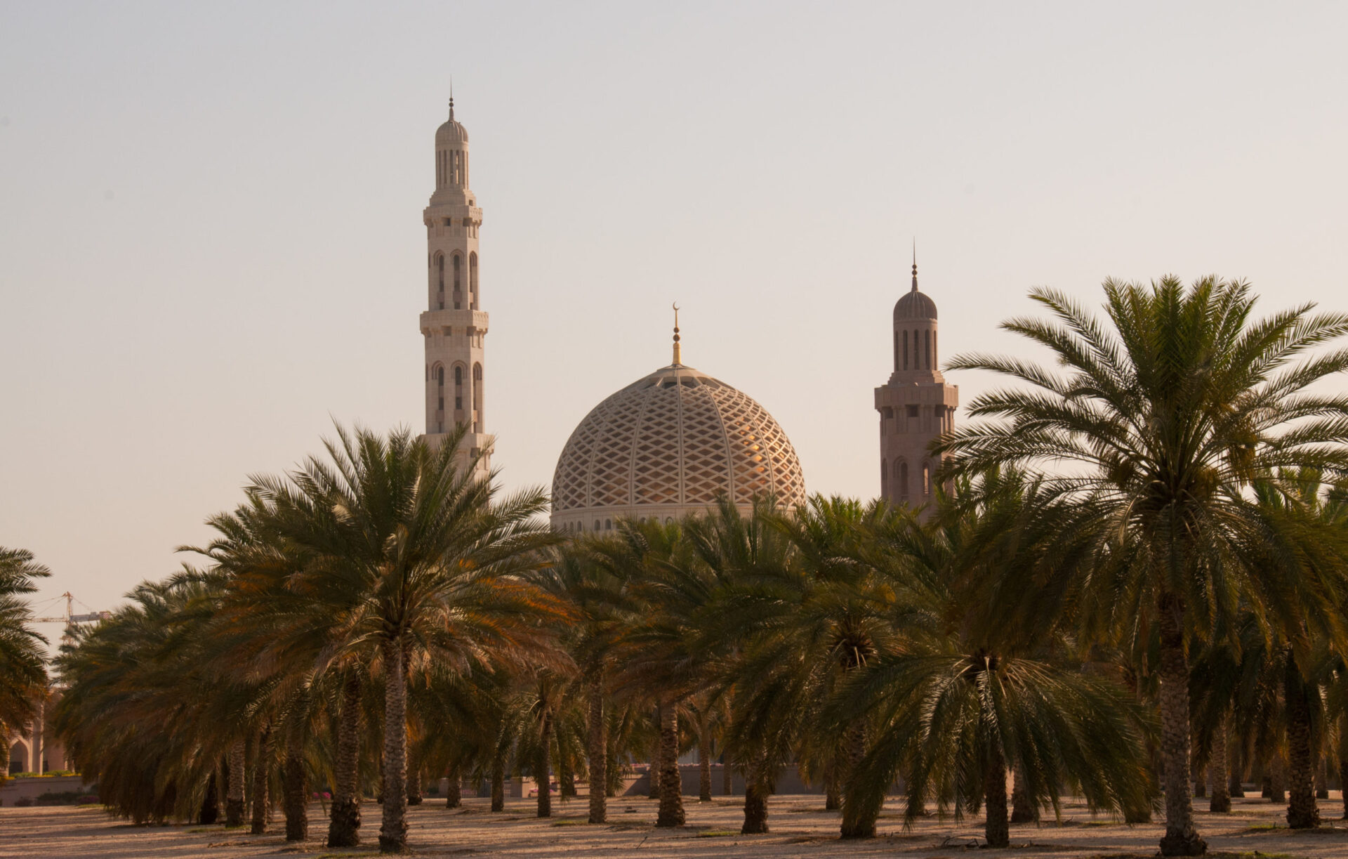 Pohled na velkou mešitu Sultána Qábuse | Omán poznávací zájezdy